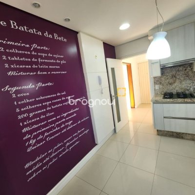 Cobertura com 226m², 3 quartos (sendo 1 suíte), 2 garagens, no bairro Coqueiros em Florianópolis