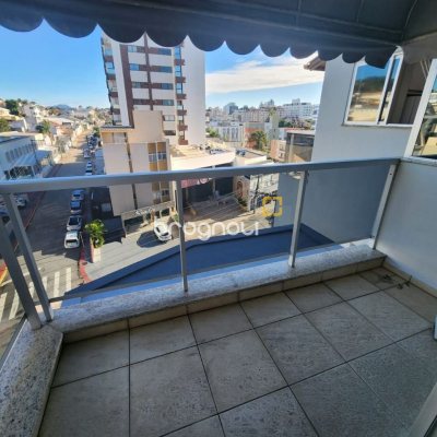 Cobertura com 226m², 3 quartos (sendo 1 suíte), 2 garagens, no bairro Coqueiros em Florianópolis