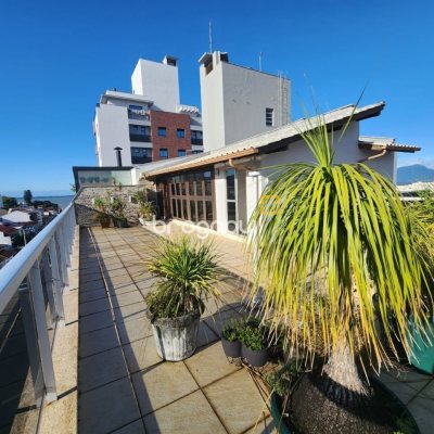 Cobertura com 226m², 3 quartos (sendo 1 suíte), 2 garagens, no bairro Coqueiros em Florianópolis