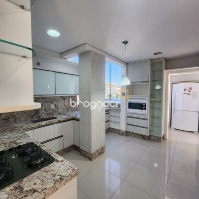 Cobertura com 226m², 3 quartos (sendo 1 suíte), 2 garagens, no bairro Coqueiros em Florianópolis