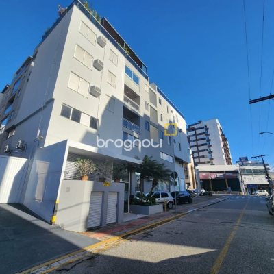 Cobertura com 226m², 3 quartos (sendo 1 suíte), 2 garagens, no bairro Coqueiros em Florianópolis