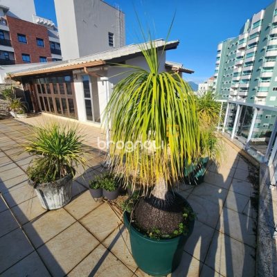 Cobertura com 226m², 3 quartos (sendo 1 suíte), 2 garagens, no bairro Coqueiros em Florianópolis