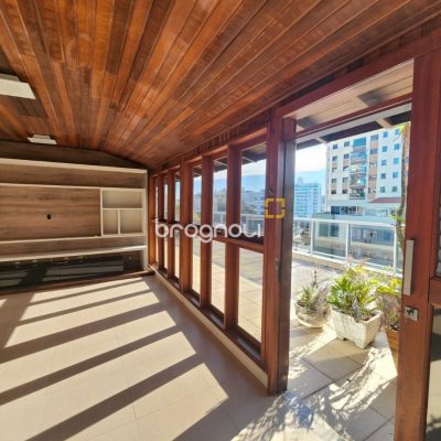 Cobertura com 226m², 3 quartos (sendo 1 suíte), 2 garagens, no bairro Coqueiros em Florianópolis