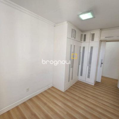 Cobertura com 226m², 3 quartos (sendo 1 suíte), 2 garagens, no bairro Coqueiros em Florianópolis