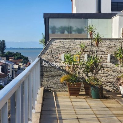 Cobertura com 226m², 3 quartos (sendo 1 suíte), 2 garagens, no bairro Coqueiros em Florianópolis