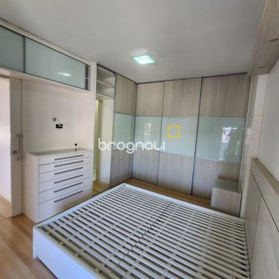 Cobertura com 226m², 3 quartos (sendo 1 suíte), 2 garagens, no bairro Coqueiros em Florianópolis
