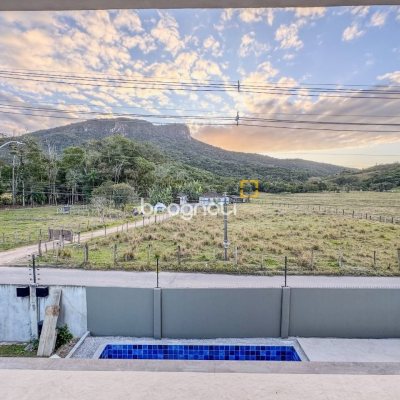 Casa de Condomínio com 275m², 4 quartos (sendo 4 suítes), 4 garagens, no bairro Pedra Branca em Palhoça