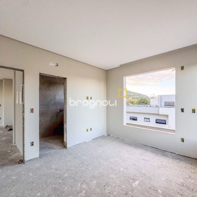 Casa de Condomínio com 275m², 4 quartos (sendo 4 suítes), 4 garagens, no bairro Pedra Branca em Palhoça