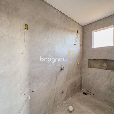Casa de Condomínio com 275m², 4 quartos (sendo 4 suítes), 4 garagens, no bairro Pedra Branca em Palhoça