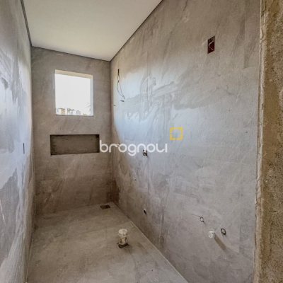 Casa de Condomínio com 275m², 4 quartos (sendo 4 suítes), 4 garagens, no bairro Pedra Branca em Palhoça