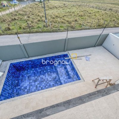 Casa de Condomínio com 275m², 4 quartos (sendo 4 suítes), 4 garagens, no bairro Pedra Branca em Palhoça