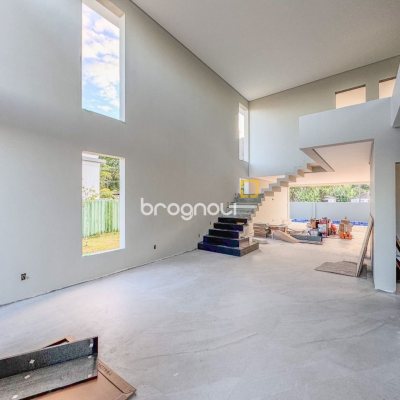 Casa de Condomínio com 275m², 4 quartos (sendo 4 suítes), 4 garagens, no bairro Pedra Branca em Palhoça