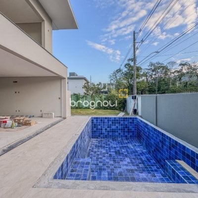 Casa de Condomínio com 275m², 4 quartos (sendo 4 suítes), 4 garagens, no bairro Pedra Branca em Palhoça