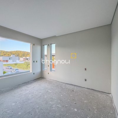 Casa de Condomínio com 275m², 4 quartos (sendo 4 suítes), 4 garagens, no bairro Pedra Branca em Palhoça