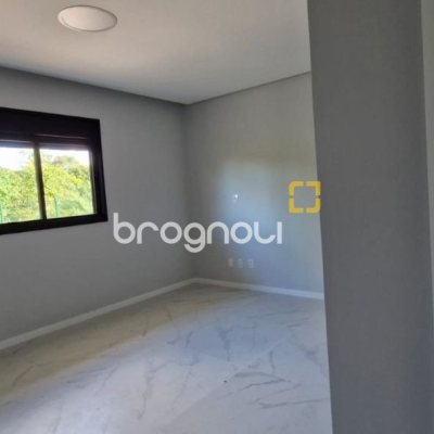 Casa de Condomínio com 181m², 3 quartos (sendo 3 suítes), 2 garagens, no bairro Canasvieiras em Florianópolis