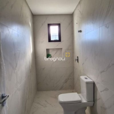 Casa de Condomínio com 181m², 3 quartos (sendo 3 suítes), 2 garagens, no bairro Canasvieiras em Florianópolis