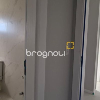 Casa de Condomínio com 181m², 3 quartos (sendo 3 suítes), 2 garagens, no bairro Canasvieiras em Florianópolis