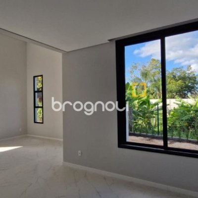 Casa de Condomínio com 181m², 3 quartos (sendo 3 suítes), 2 garagens, no bairro Canasvieiras em Florianópolis