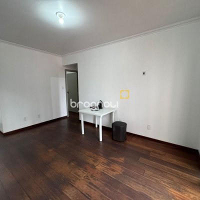Apartamento com 60m², 2 quartos, no bairro Centro em Florianópolis