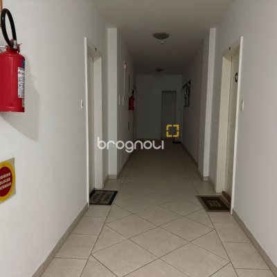 Apartamento com 60m², 2 quartos, no bairro Centro em Florianópolis