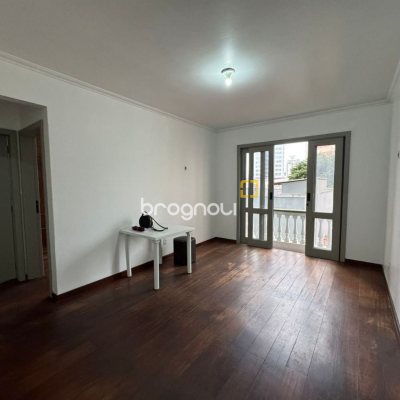 Apartamento com 60m², 2 quartos, no bairro Centro em Florianópolis