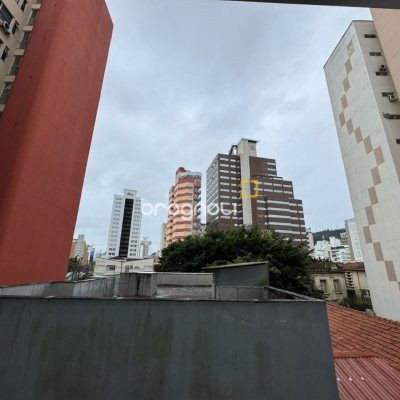 Apartamento com 60m², 2 quartos, no bairro Centro em Florianópolis