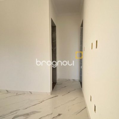 Casa com 70m², 3 quartos (sendo 3 suítes), 2 garagens, no bairro Ingleses em Florianópolis