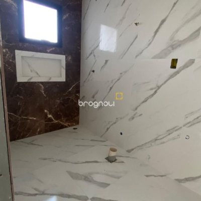 Casa com 70m², 3 quartos (sendo 3 suítes), 2 garagens, no bairro Ingleses em Florianópolis