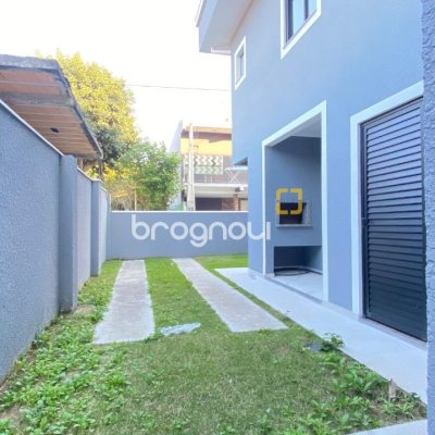 Casa com 70m², 3 quartos (sendo 3 suítes), 2 garagens, no bairro Ingleses em Florianópolis