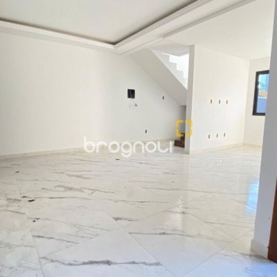 Casa com 70m², 3 quartos (sendo 3 suítes), 2 garagens, no bairro Ingleses em Florianópolis