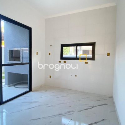 Casa com 70m², 3 quartos (sendo 3 suítes), 2 garagens, no bairro Ingleses em Florianópolis