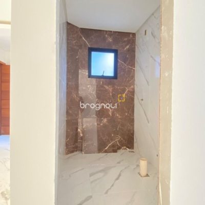 Casa com 70m², 3 quartos (sendo 3 suítes), 2 garagens, no bairro Ingleses em Florianópolis