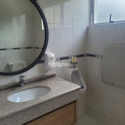 Apartamento com 149m², 4 quartos (sendo 1 suíte), 4 garagens, no bairro Campinas em São José