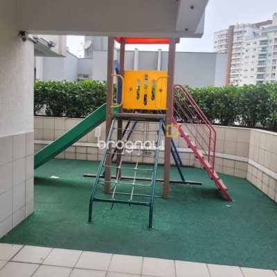 Apartamento com 149m², 4 quartos (sendo 1 suíte), 4 garagens, no bairro Campinas em São José