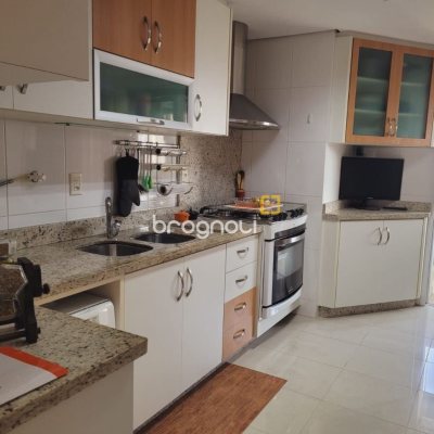 Apartamento com 149m², 4 quartos (sendo 1 suíte), 4 garagens, no bairro Campinas em São José