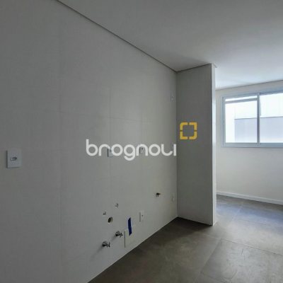 Apartamento com 67m², 2 quartos (sendo 1 suíte), 1 garagem, no bairro Ipiranga em São José