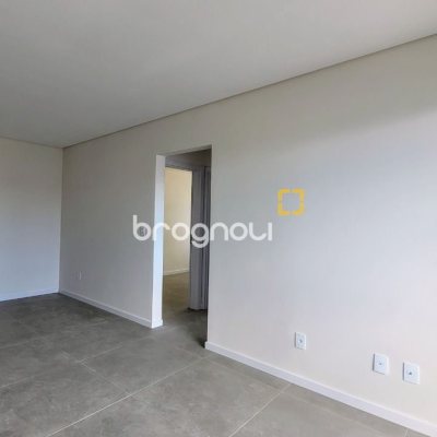 Apartamento com 67m², 2 quartos (sendo 1 suíte), 1 garagem, no bairro Ipiranga em São José