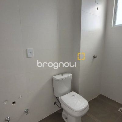 Apartamento com 67m², 2 quartos (sendo 1 suíte), 1 garagem, no bairro Ipiranga em São José
