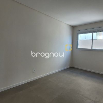 Apartamento com 67m², 2 quartos (sendo 1 suíte), 1 garagem, no bairro Ipiranga em São José