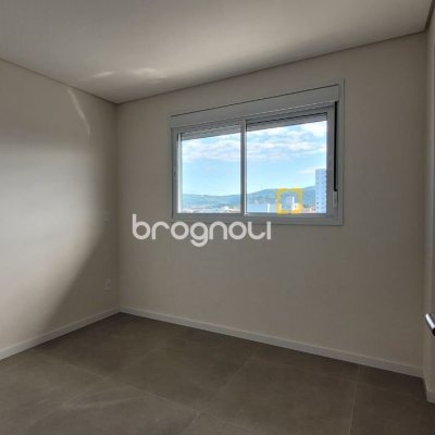 Apartamento com 67m², 2 quartos (sendo 1 suíte), 1 garagem, no bairro Ipiranga em São José