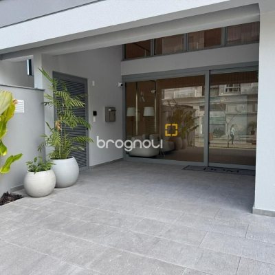 Apartamento com 123m², 2 quartos (sendo 1 suíte), 2 garagens, no bairro Jurerê Internacional em Florianópolis