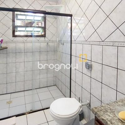 Casa com 160m², 3 quartos (sendo 1 suíte), 2 garagens, no bairro Rio Tavares em Florianópolis