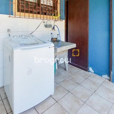 Casa com 160m², 3 quartos (sendo 1 suíte), 2 garagens, no bairro Rio Tavares em Florianópolis