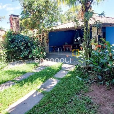 Casa com 160m², 3 quartos (sendo 1 suíte), 2 garagens, no bairro Rio Tavares em Florianópolis