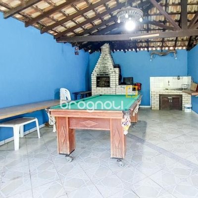Casa com 160m², 3 quartos (sendo 1 suíte), 2 garagens, no bairro Rio Tavares em Florianópolis