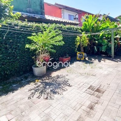 Casa com 160m², 3 quartos (sendo 1 suíte), 2 garagens, no bairro Rio Tavares em Florianópolis