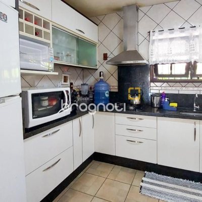 Casa com 160m², 3 quartos (sendo 1 suíte), 2 garagens, no bairro Rio Tavares em Florianópolis