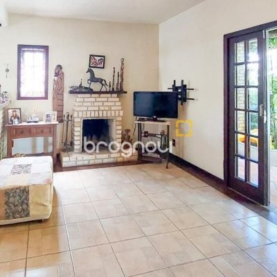 Casa com 160m², 3 quartos (sendo 1 suíte), 2 garagens, no bairro Rio Tavares em Florianópolis