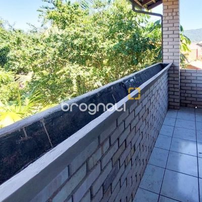 Casa com 160m², 3 quartos (sendo 1 suíte), 2 garagens, no bairro Rio Tavares em Florianópolis