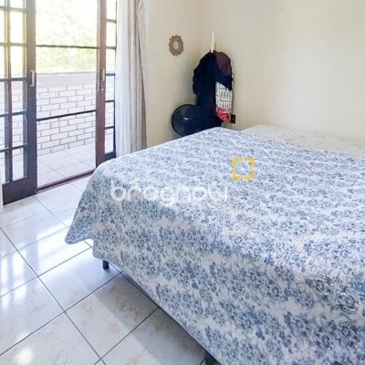 Casa com 160m², 3 quartos (sendo 1 suíte), 2 garagens, no bairro Rio Tavares em Florianópolis